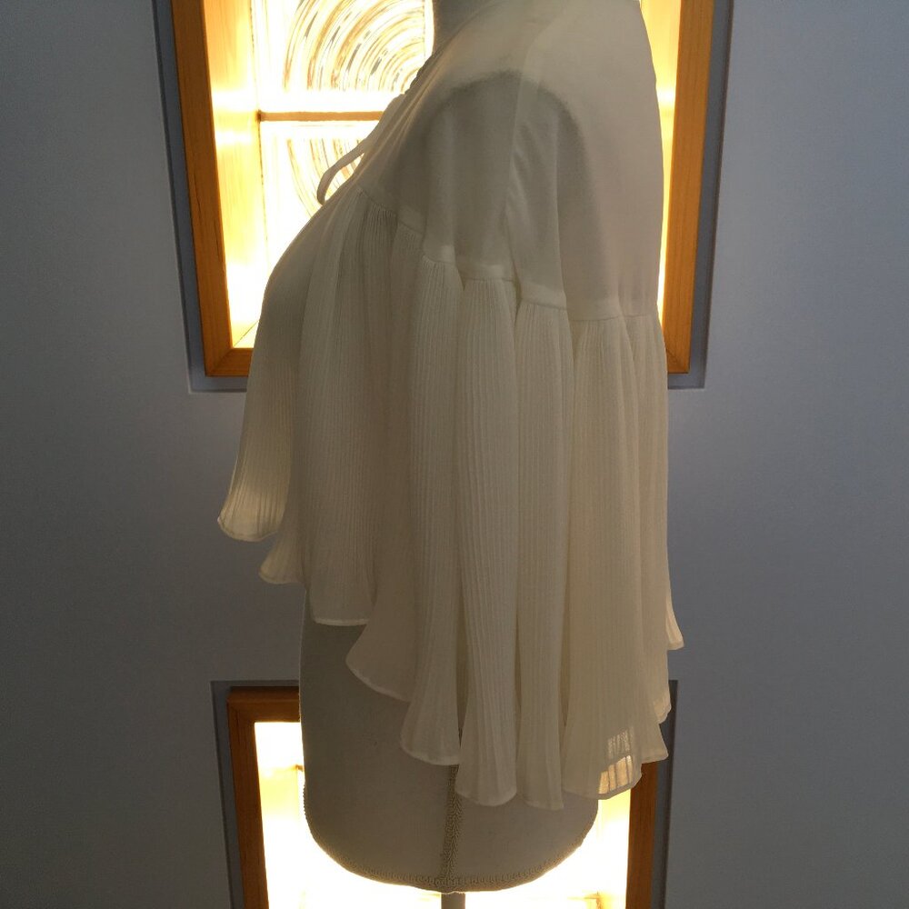 White Pleated Capelet by Erin Featherson NWT - Picture 6 of 10
